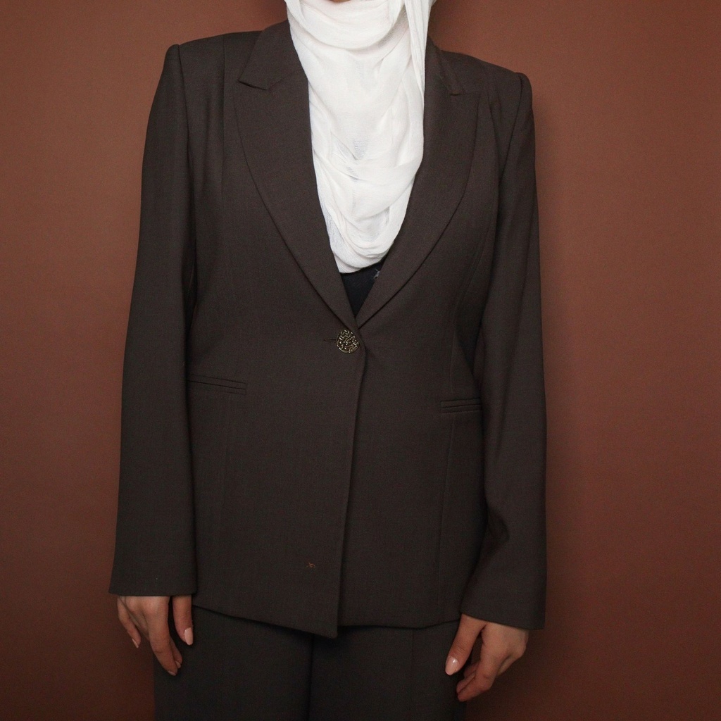 Brown crepe suit